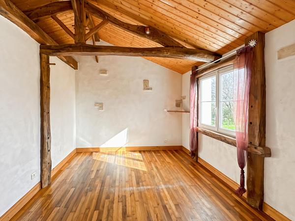 Maison au calme d'une impasse avec vue dégagée à 500m du bourg