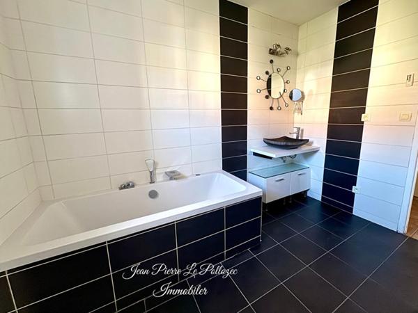 MAISON  4 CHAMBRES AVEC PISCINE