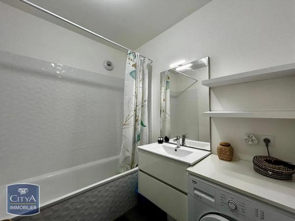 Appartement à louer 2 pièces 59.61m² Lucé (28110)