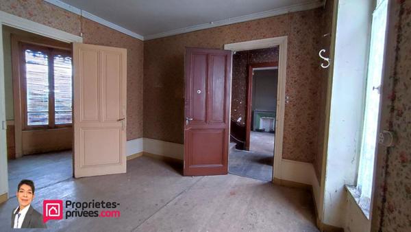THIZY-LES-BOURGS (69240) Immeuble à réhabiliter 250 m² sur 5 niveaux