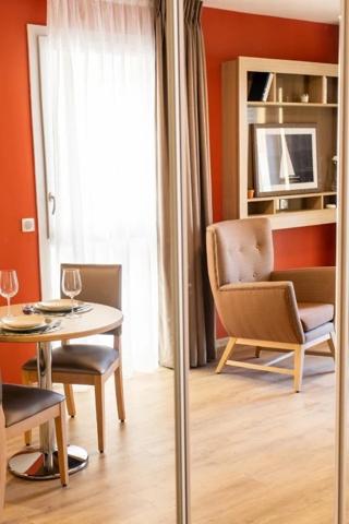 Fréjus centre-appartement RESIDENCE SERVICES à partir de 1125€ /mois charges comprises