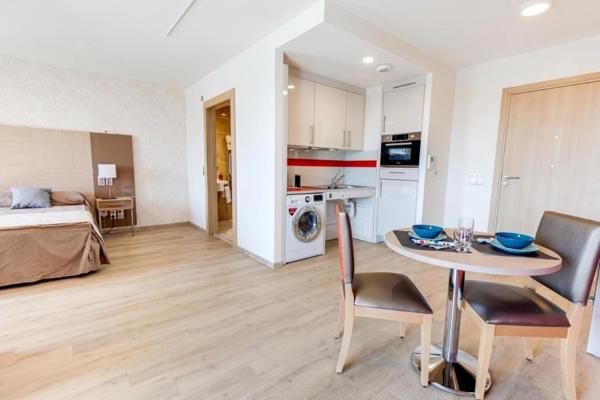 Fréjus centre-appartement RESIDENCE SERVICES à partir de 1125€ /mois charges comprises