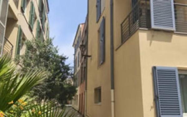 Fréjus centre-appartement RESIDENCE SERVICES à partir de 1125€ /mois charges comprises