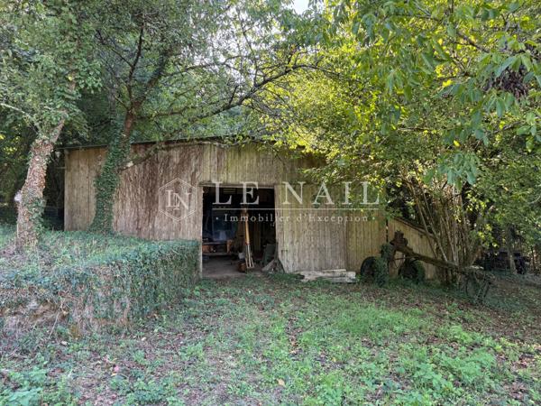 Domaine boisé de 26 ha avec ancien corps de ferme en Haut-Anjou