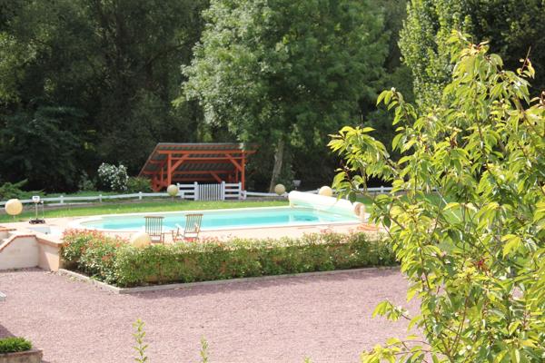 Agréable propriété de la Vallée de l'Eure à 80 km de Paris.