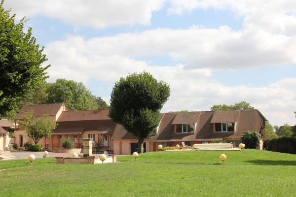 Agréable propriété de la Vallée de l'Eure à 80 km de Paris.