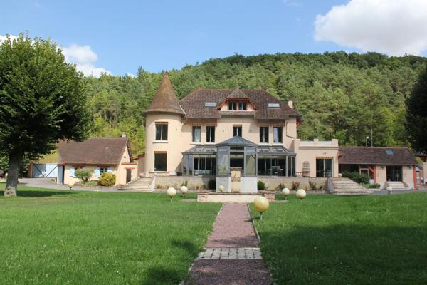 Agréable propriété de la Vallée de l'Eure à 80 km de Paris.