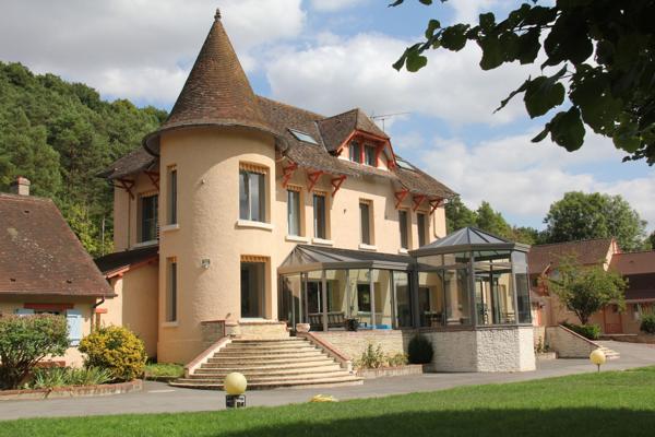 Agréable propriété de la Vallée de l'Eure à 80 km de Paris.