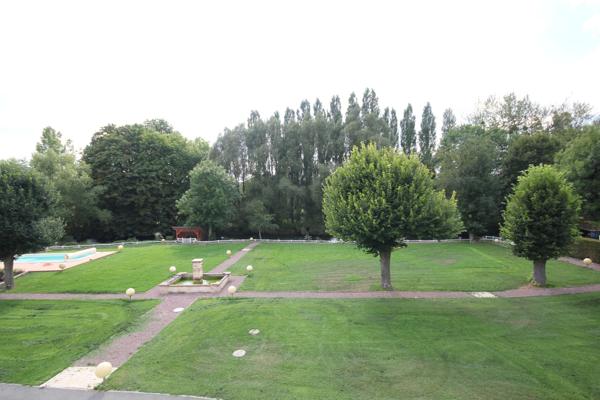 Agréable propriété de la Vallée de l'Eure à 80 km de Paris.