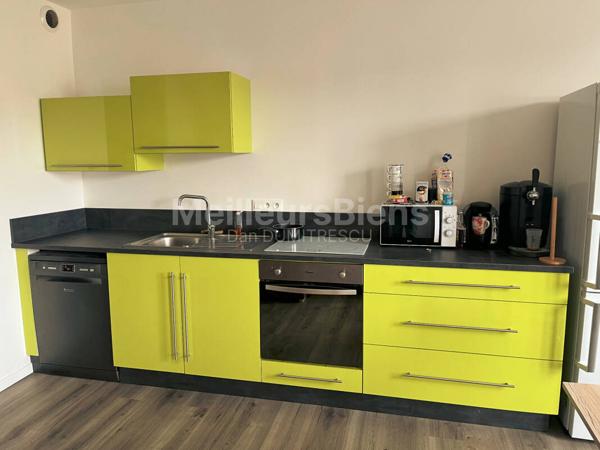 Deux immeubles  rénovés  le 1 er Commerce sur 3 niveaux   et le second immeuble composé d'un F2 et Duplex rénovés et  loué belle rentabilité