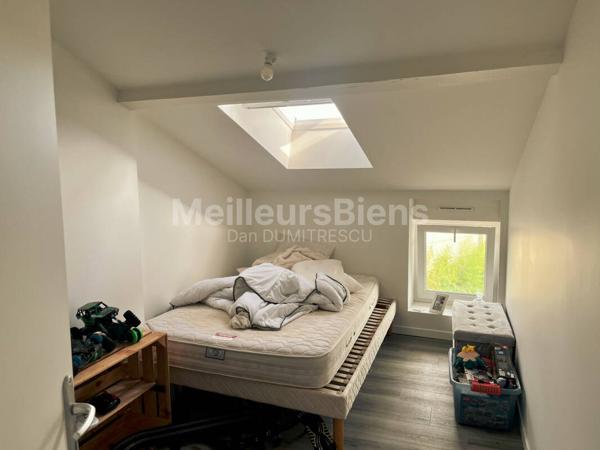 Deux immeubles  rénovés  le 1 er Commerce sur 3 niveaux   et le second immeuble composé d'un F2 et Duplex rénovés et  loué belle rentabilité