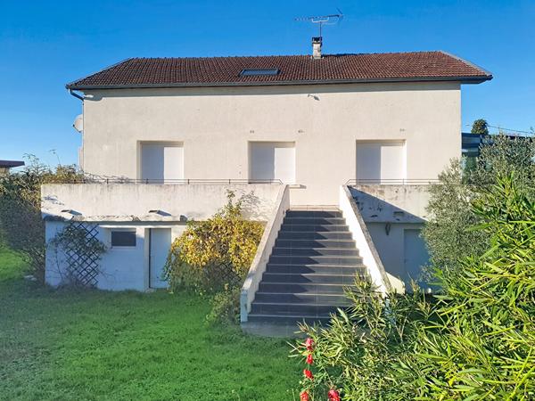 Chamagnieu : Vaste maison familiale de plus de 180 m² habitables et 400 m² au sol ; 4 chambres sur Chamagnieu sur terrain de 1868 m² avec piscine