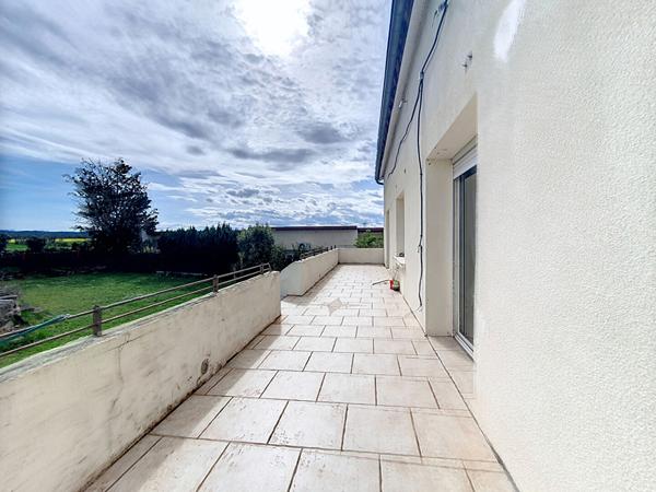 Chamagnieu : Vaste maison familiale de plus de 180 m² habitables et 400 m² au sol ; 4 chambres sur Chamagnieu sur terrain de 1868 m² avec piscine