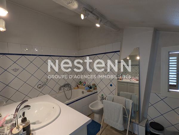 À VENDRE DRAGUIGNAN - Maison de ville avec terrasse sur les toits et double garage - Rare en centre-ville