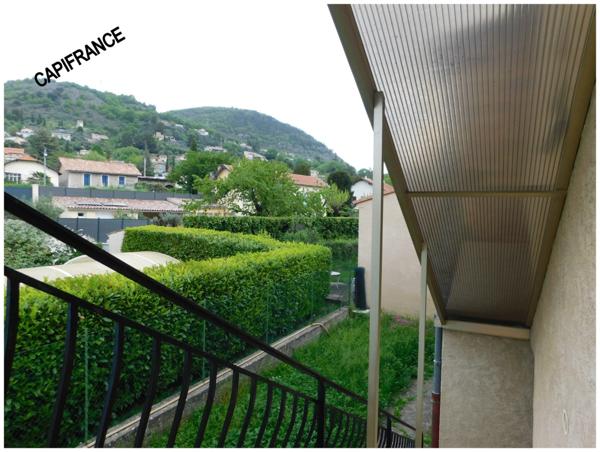 DIGNE-LES-BAINS 04000 A VENDRE Maison traditionnelle avec 2 appartements, terrain plat et clos, garage et cave
