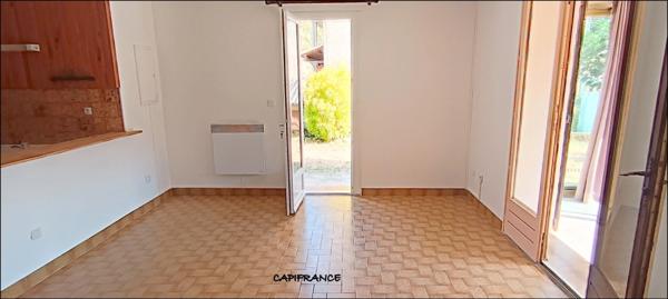 DIGNE-LES-BAINS 04000 A VENDRE Maison traditionnelle avec 2 appartements, terrain plat et clos, garage et cave