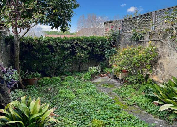 Maison à vendre    5 pièces •  Uzès