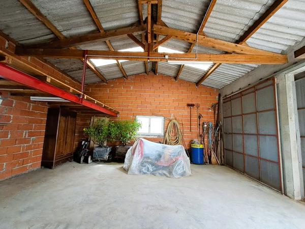 GAILLAC SUD- Maison en demi- niveau avec grand terrain plat cloturé et garages - hangars