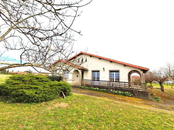 GAILLAC SUD- Maison en demi- niveau avec grand terrain plat cloturé et garages - hangars