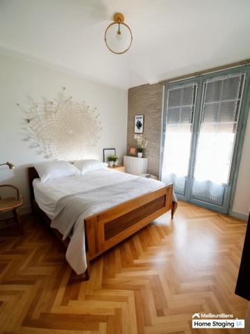 GAILLAC SUD- Maison en demi- niveau avec grand terrain plat cloturé et garages - hangars