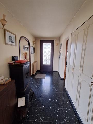 GAILLAC SUD- Maison en demi- niveau avec grand terrain plat cloturé et garages - hangars