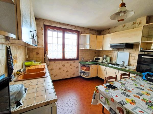 GAILLAC SUD- Maison en demi- niveau avec grand terrain plat cloturé et garages - hangars