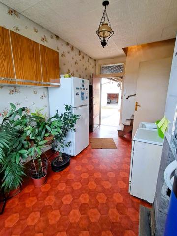 GAILLAC SUD- Maison en demi- niveau avec grand terrain plat cloturé et garages - hangars