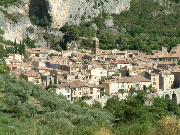 HOTEL RESTAURANT à VENDRE à MOUSTIERS SAINTE MARIE (04) HAUTE-PROVENCE - PARC DU VERDON