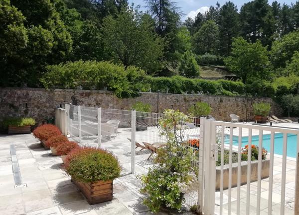 HOTEL RESTAURANT à VENDRE à MOUSTIERS SAINTE MARIE (04) HAUTE-PROVENCE - PARC DU VERDON