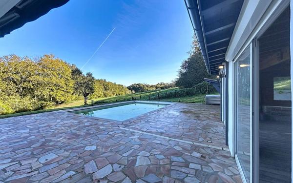 Maison à vendre    8 pièces •  Urcuit