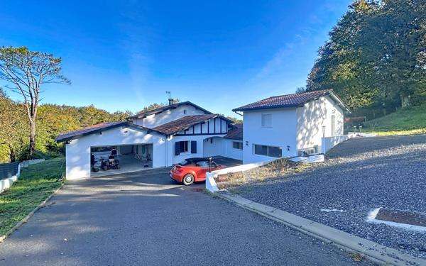 Maison à vendre    8 pièces •  Urcuit