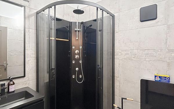 Maison à vendre    8 pièces •  Urcuit