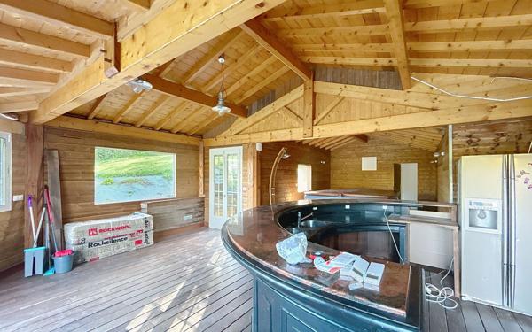 Maison à vendre    8 pièces •  Urcuit