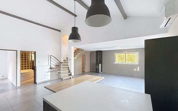 Maison à vendre    8 pièces •  Urcuit