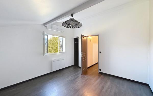 Maison à vendre    8 pièces •  Urcuit