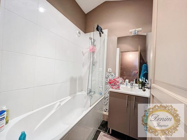 Nîmes (30000) Appartement Haussmannien entre les Arènes et la Maison Carrée