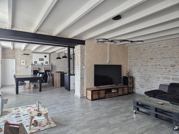 Maison en pierre à 15 km de Rouillac