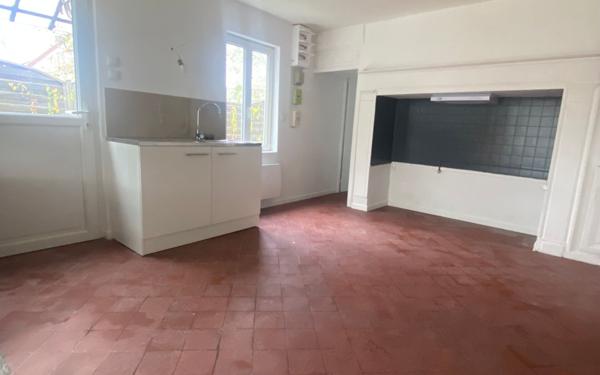 Maison à louer    2 pièces •  Vignacourt