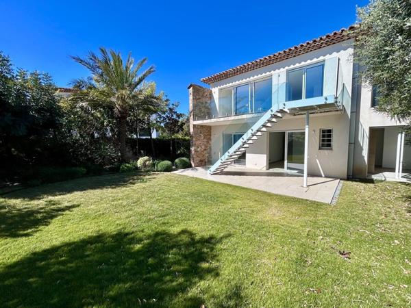 Maison à CAVALAIRE-SUR-MER, 83240 - 5 pièces 150m²
