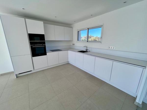 Maison à CAVALAIRE-SUR-MER, 83240 - 5 pièces 150m²