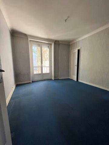 NANTES- Hyper Centre - Appartement T4 de 91 m2 cave grenier,  
Nantes 44000