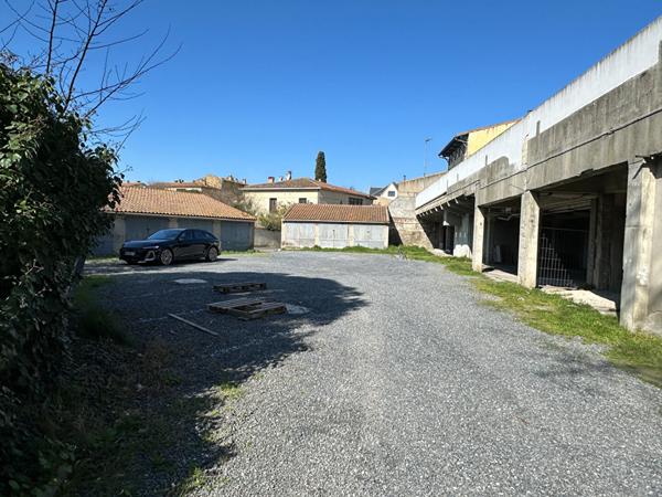 Grand garage à vendre Carcassonne 110m² au pied de la Cité médiévale secteur Trivalle