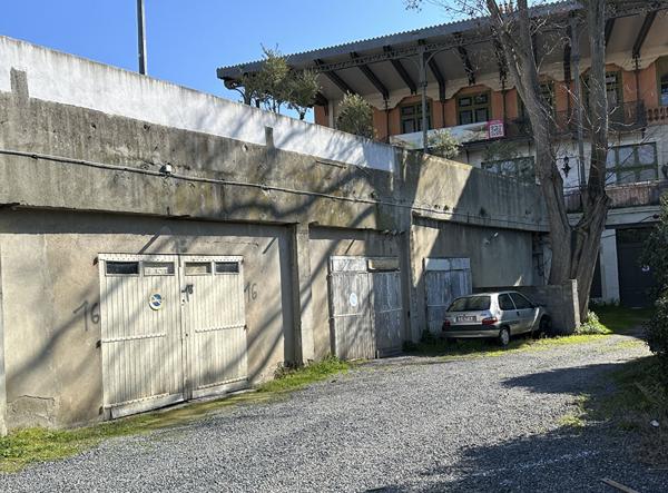 Grand garage à vendre Carcassonne 110m² au pied de la Cité médiévale secteur Trivalle