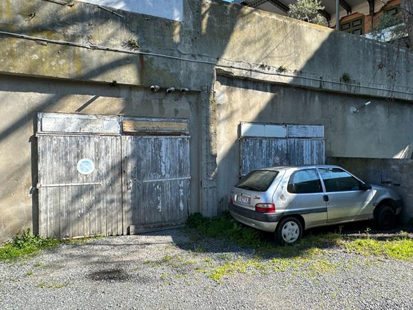 Grand garage à vendre Carcassonne 110m² au pied de la Cité médiévale secteur Trivalle