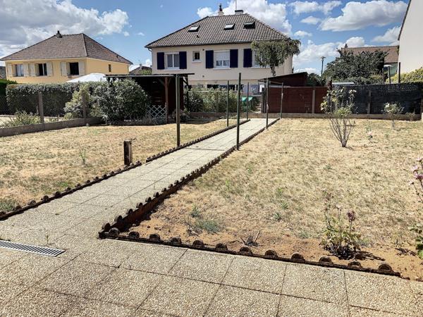 Maison dans le centre de Changé