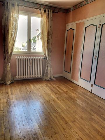 Maison dans le centre de Changé