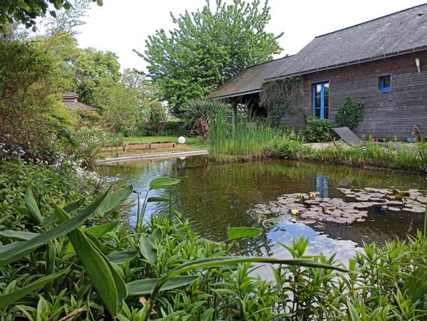 Vaste maison de bourg, 4 chambres, très joli jardin