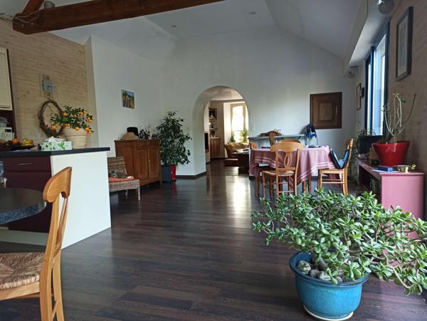 Vaste maison de bourg, 4 chambres, très joli jardin