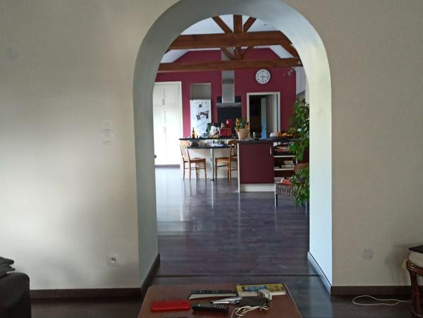 Vaste maison de bourg, 4 chambres, très joli jardin