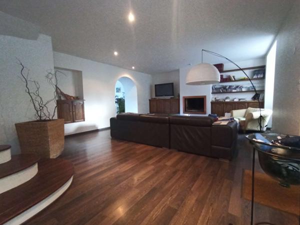 Vaste maison de bourg, 4 chambres, très joli jardin